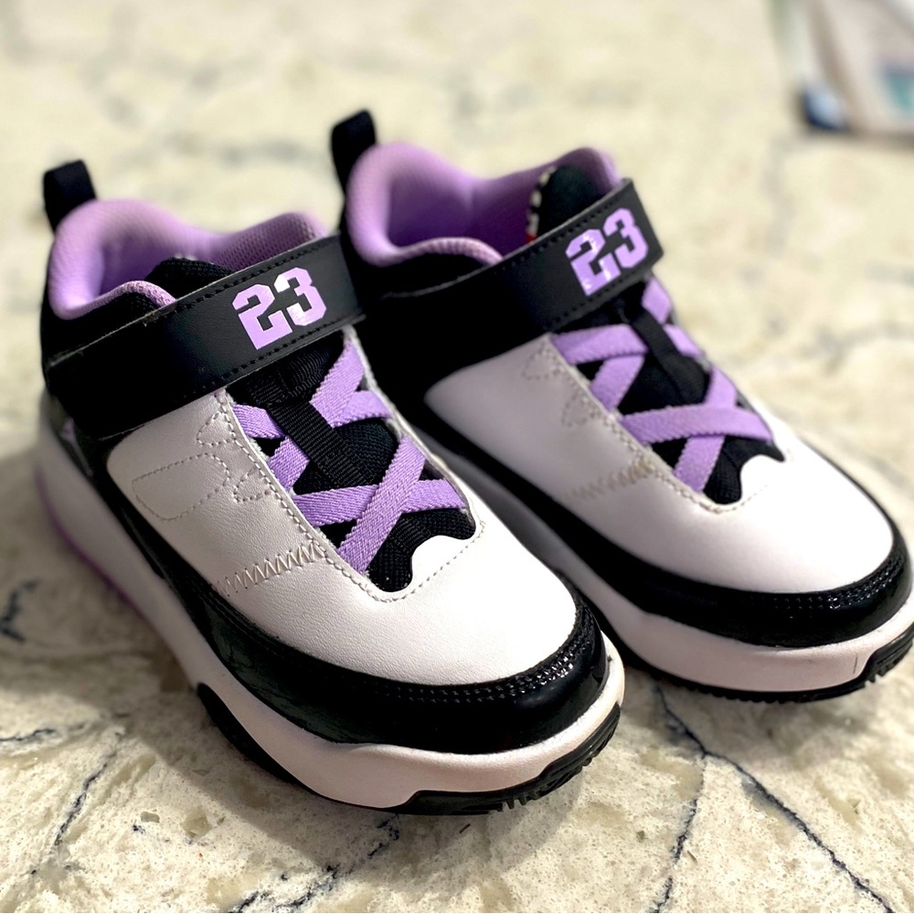 Jordan Max Aura 3 Little Girls Size 11C